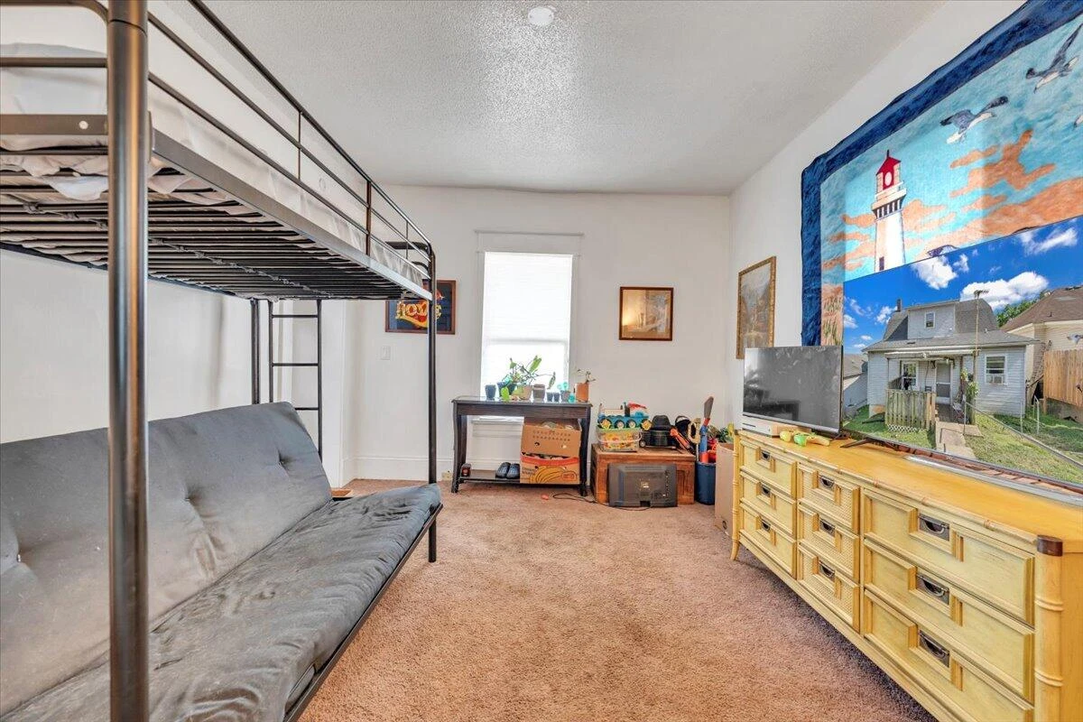 1206 Tompkins AVE - Photo 30