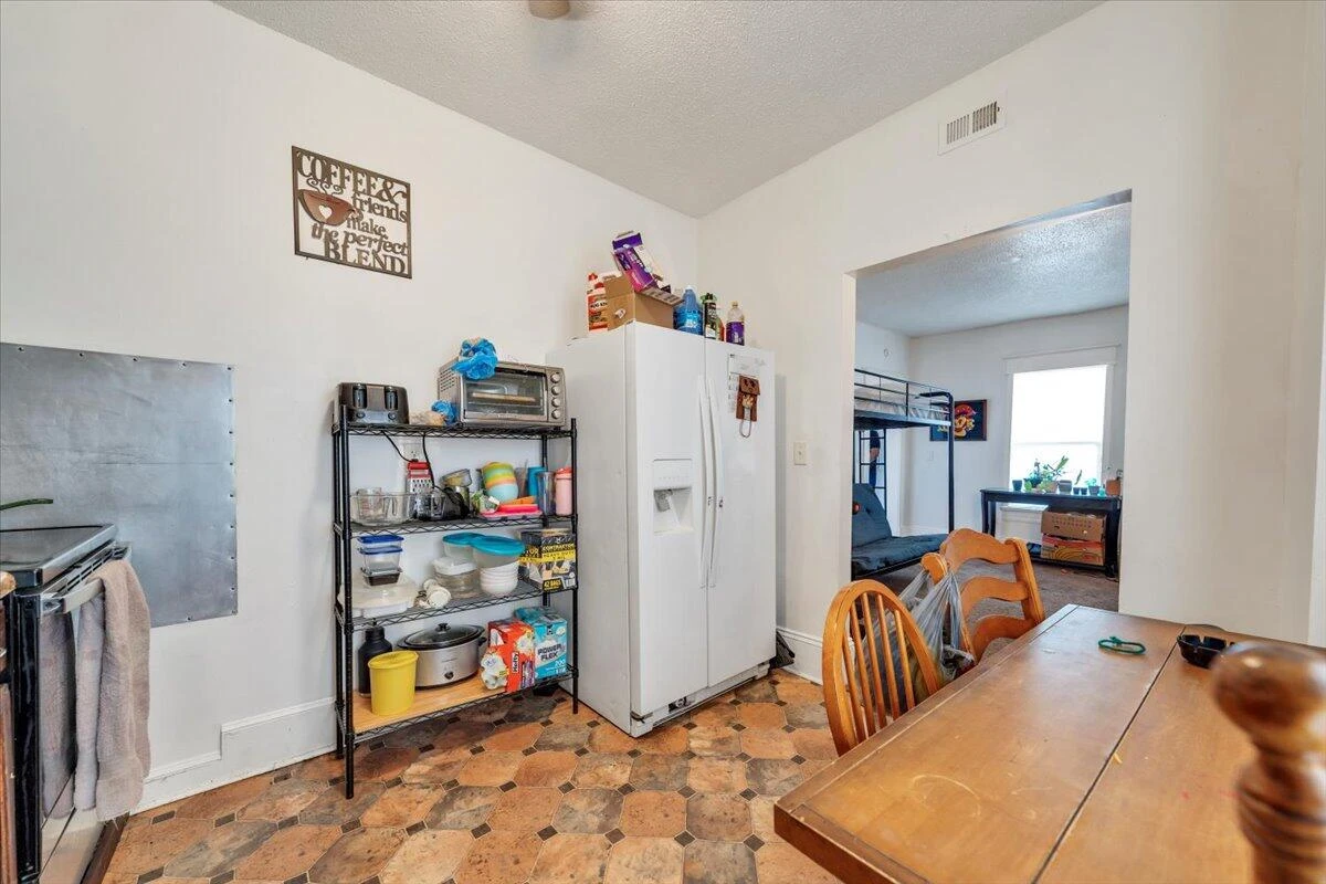 1206 Tompkins AVE - Photo 33
