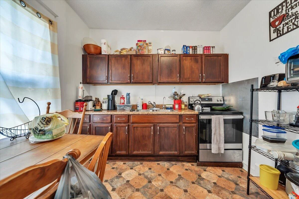 1206 Tompkins AVE - Photo 34