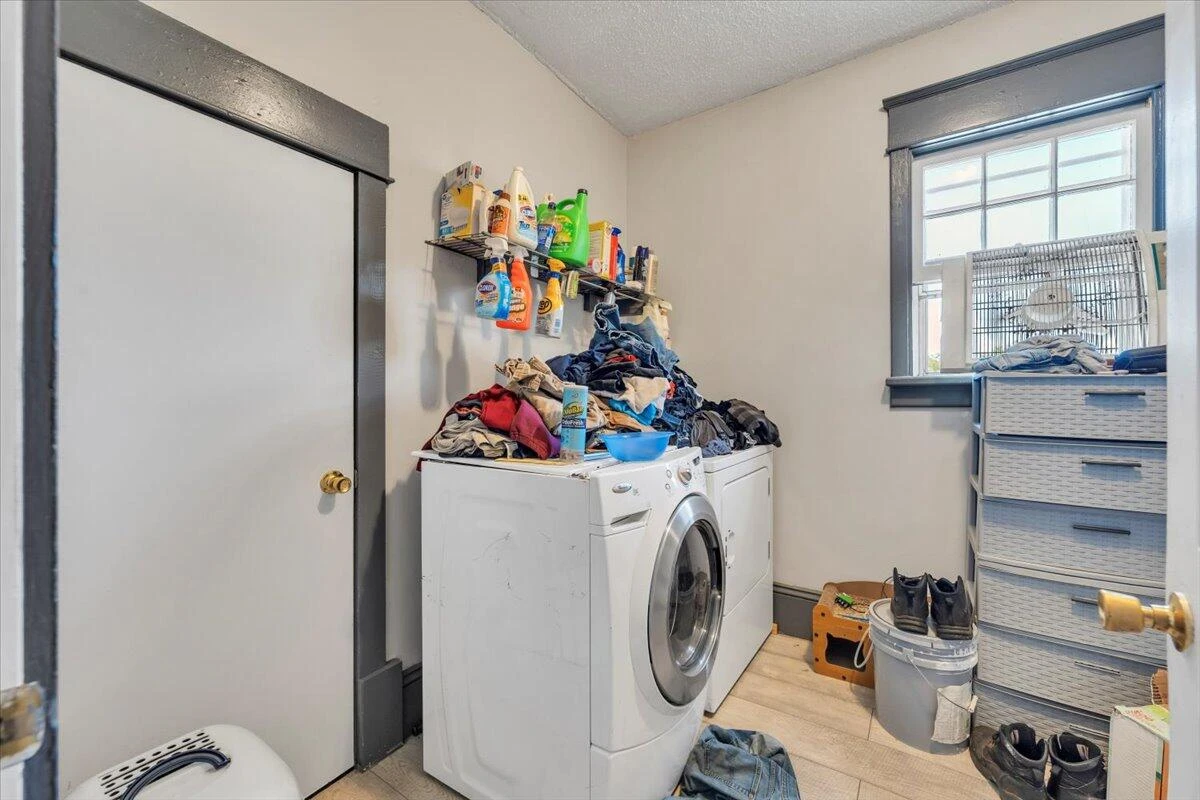 1206 Tompkins AVE - Photo 36