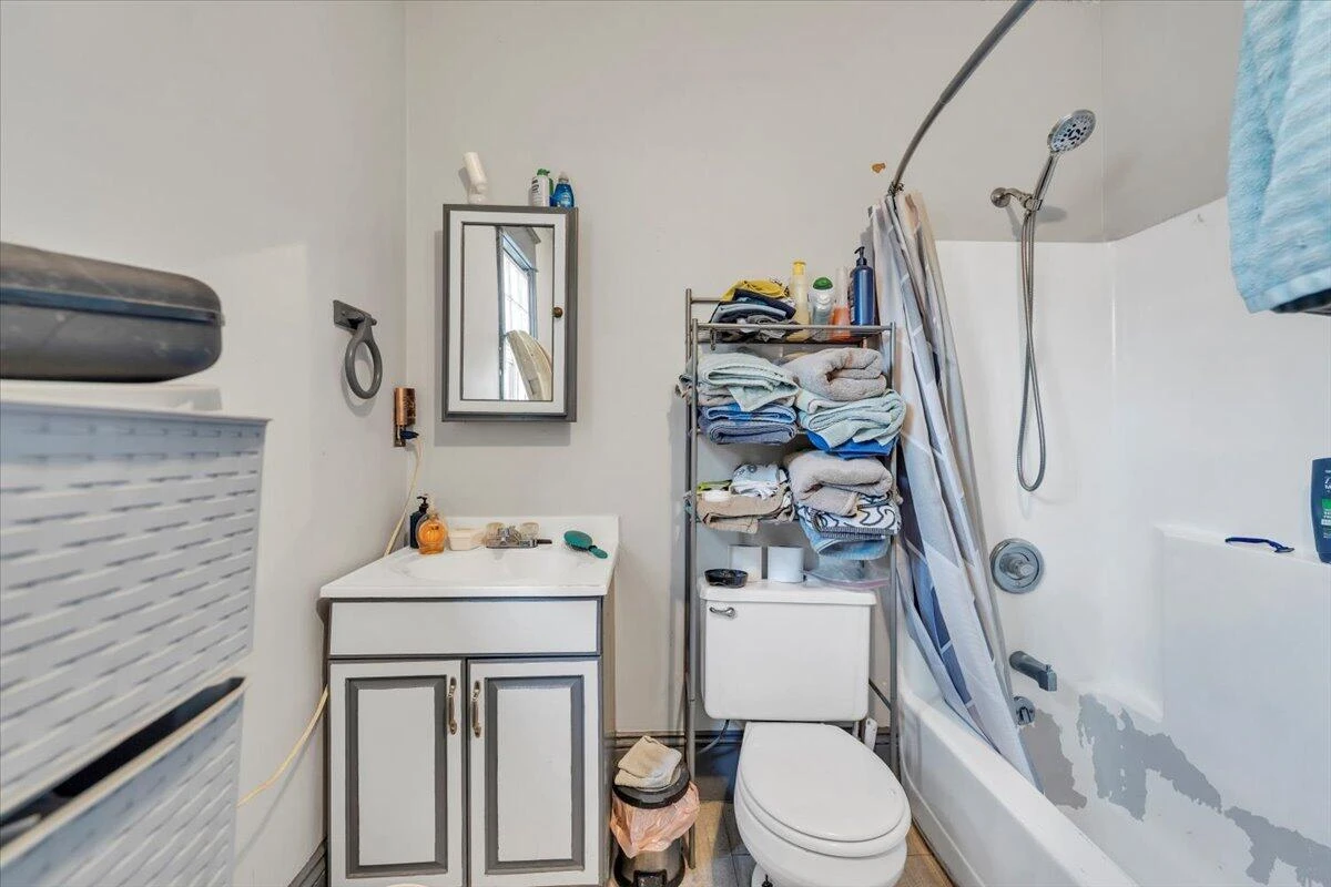 1206 Tompkins AVE - Photo 37