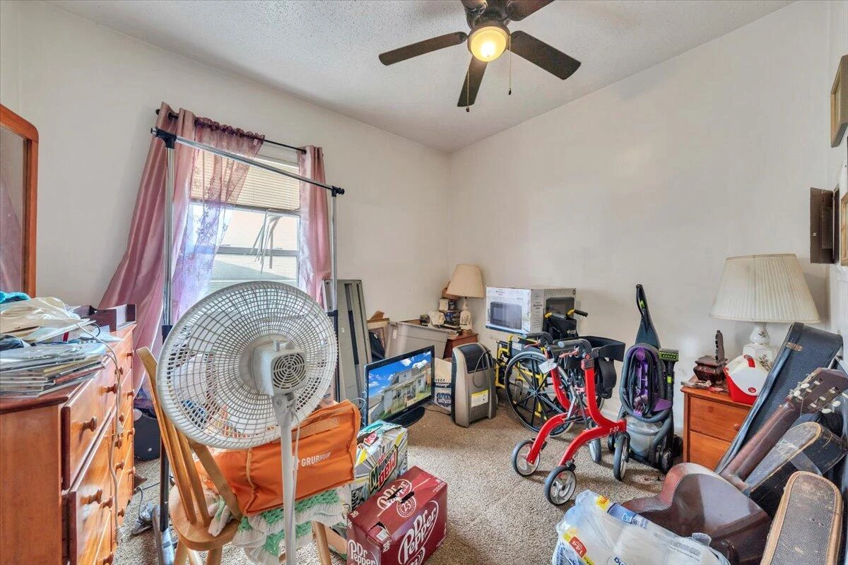 1206 Tompkins AVE - Photo 9