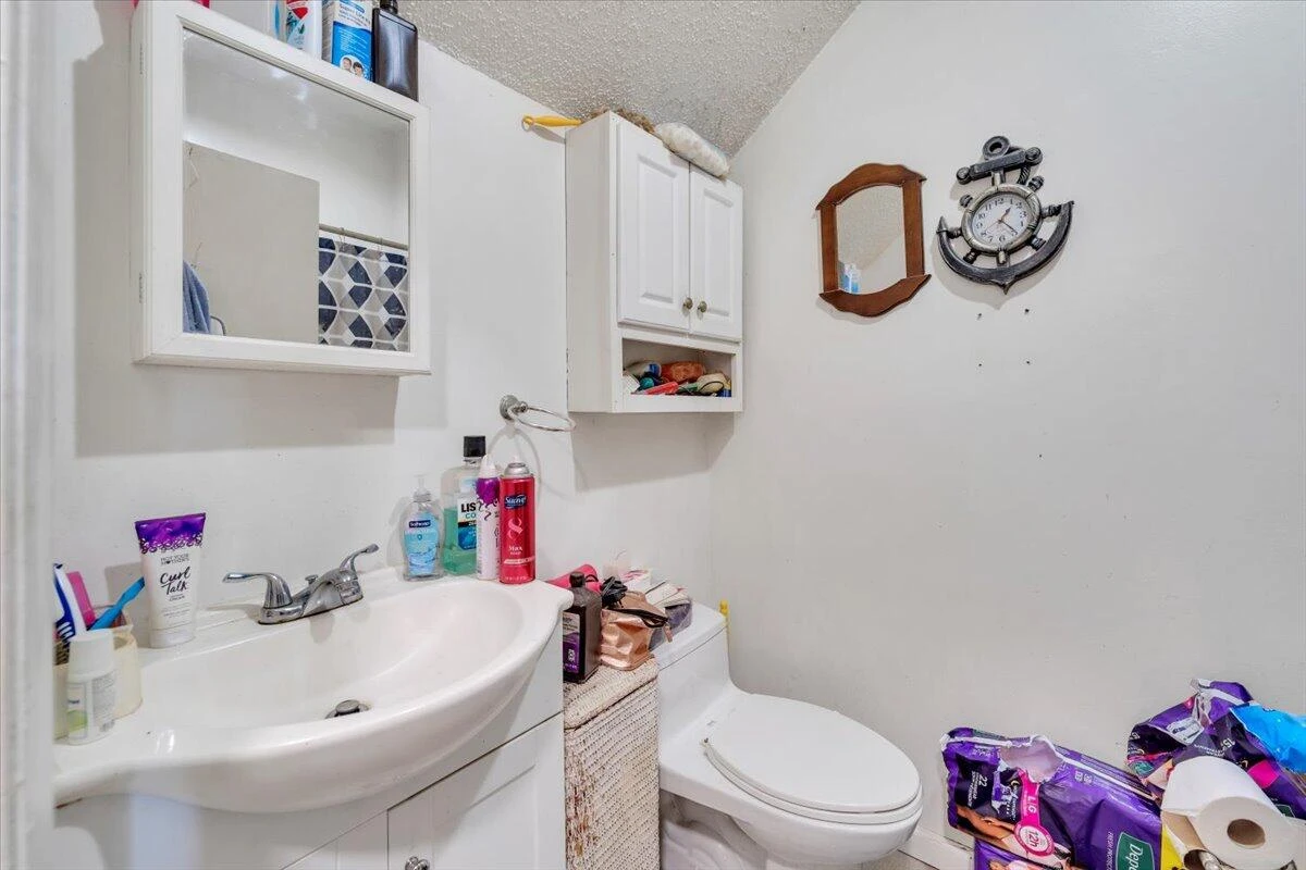 1206 Tompkins AVE - Photo 10