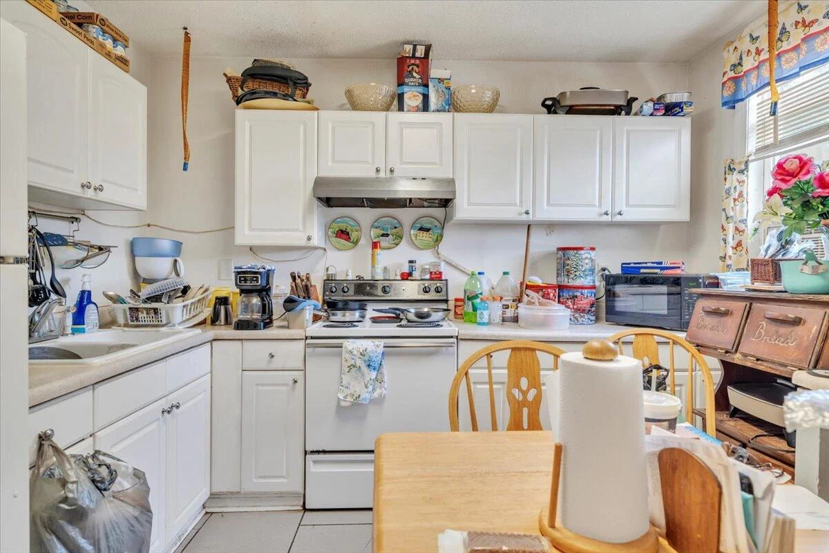 1206 Tompkins AVE - Photo 12