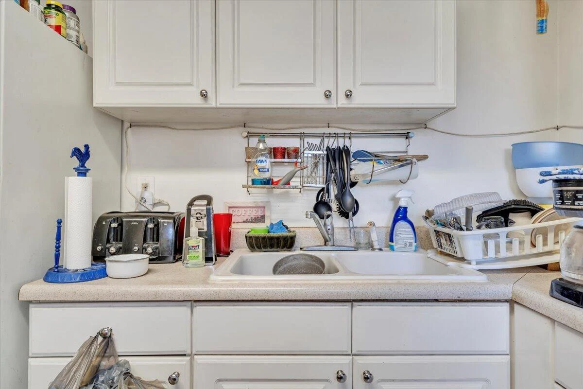 1206 Tompkins AVE - Photo 13