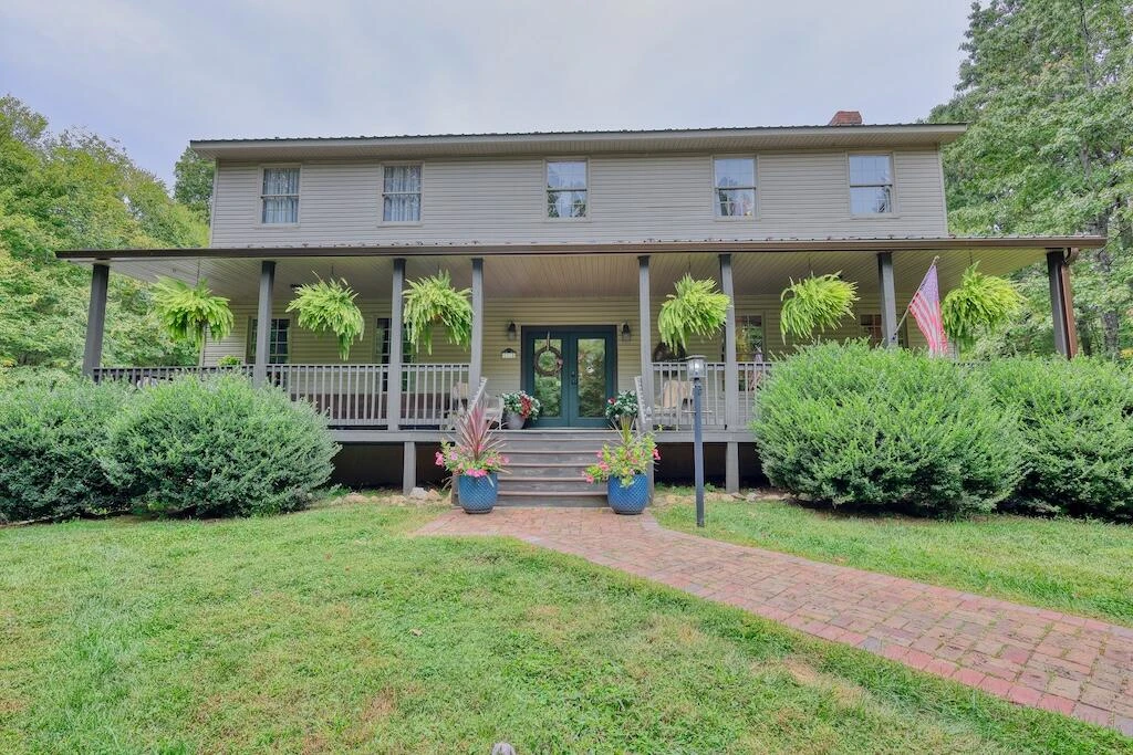1705 Barberry RD - Photo 3
