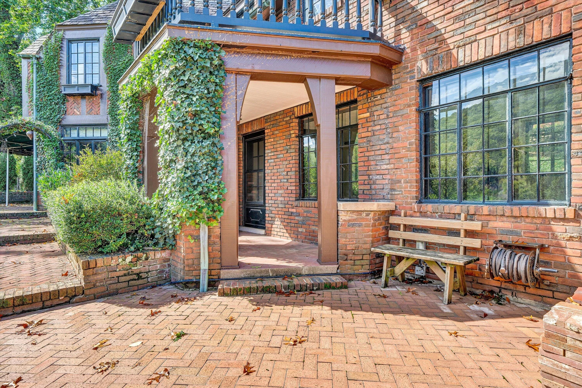 2752 Jefferson ST - Photo 6