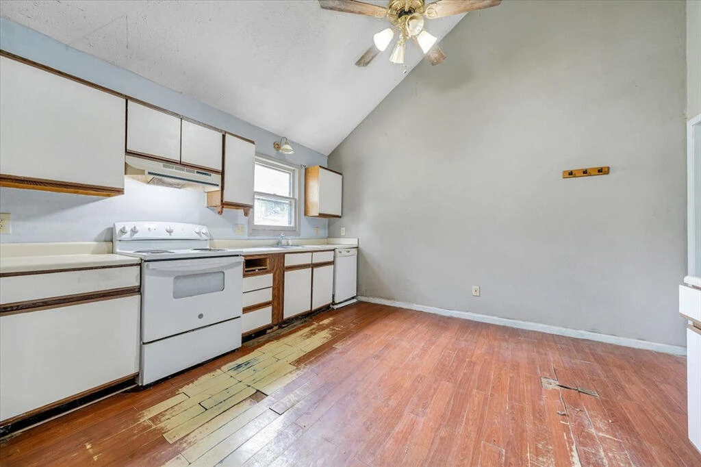 2321 Dunkirk AVE - Photo 10