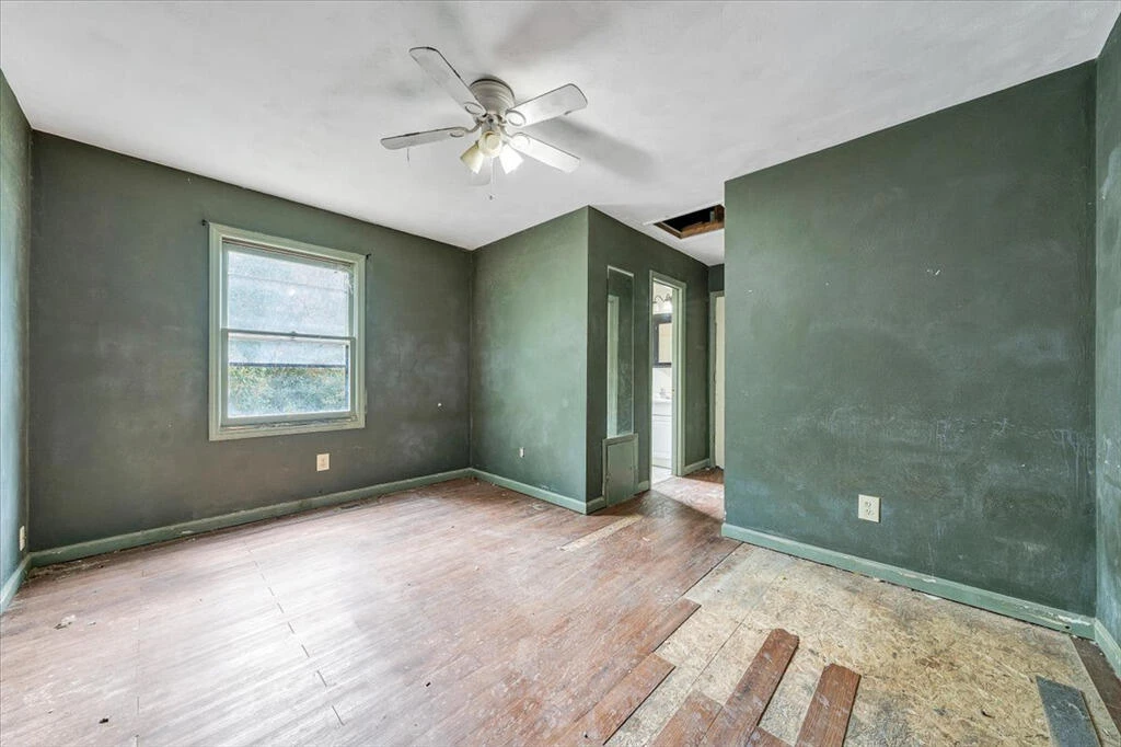 2321 Dunkirk AVE - Photo 13