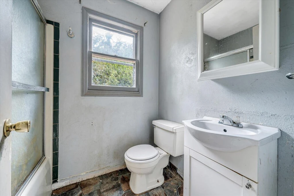 2321 Dunkirk AVE - Photo 15
