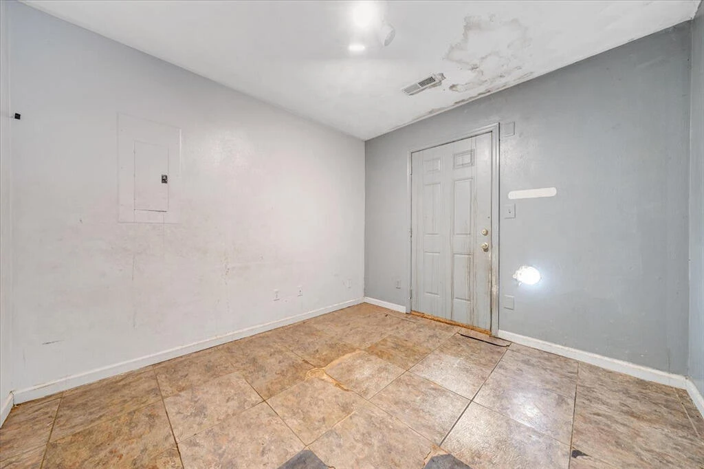 2321 Dunkirk AVE - Photo 16