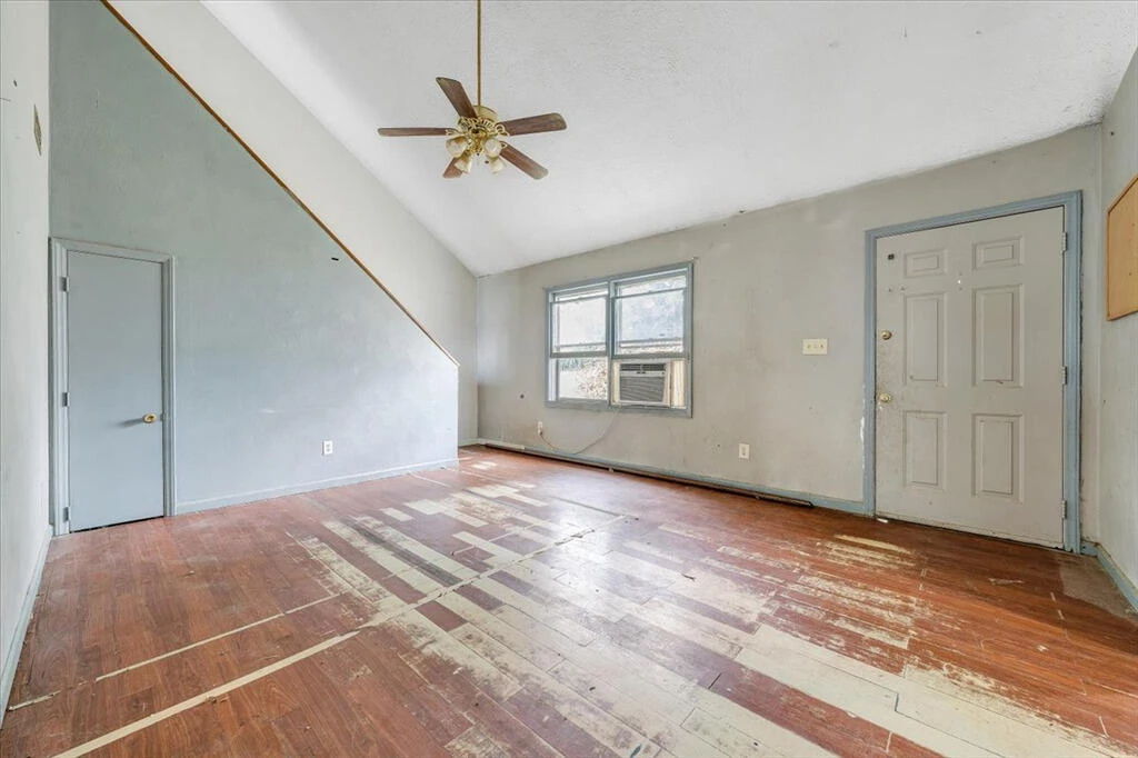 2321 Dunkirk AVE - Photo 19