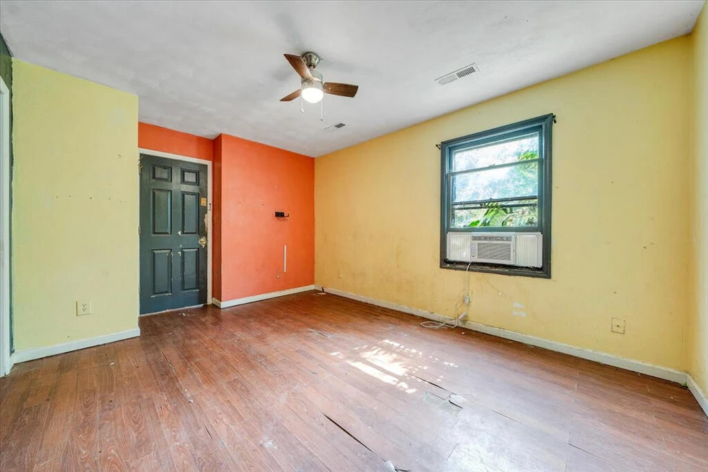 2321 Dunkirk AVE - Photo 21