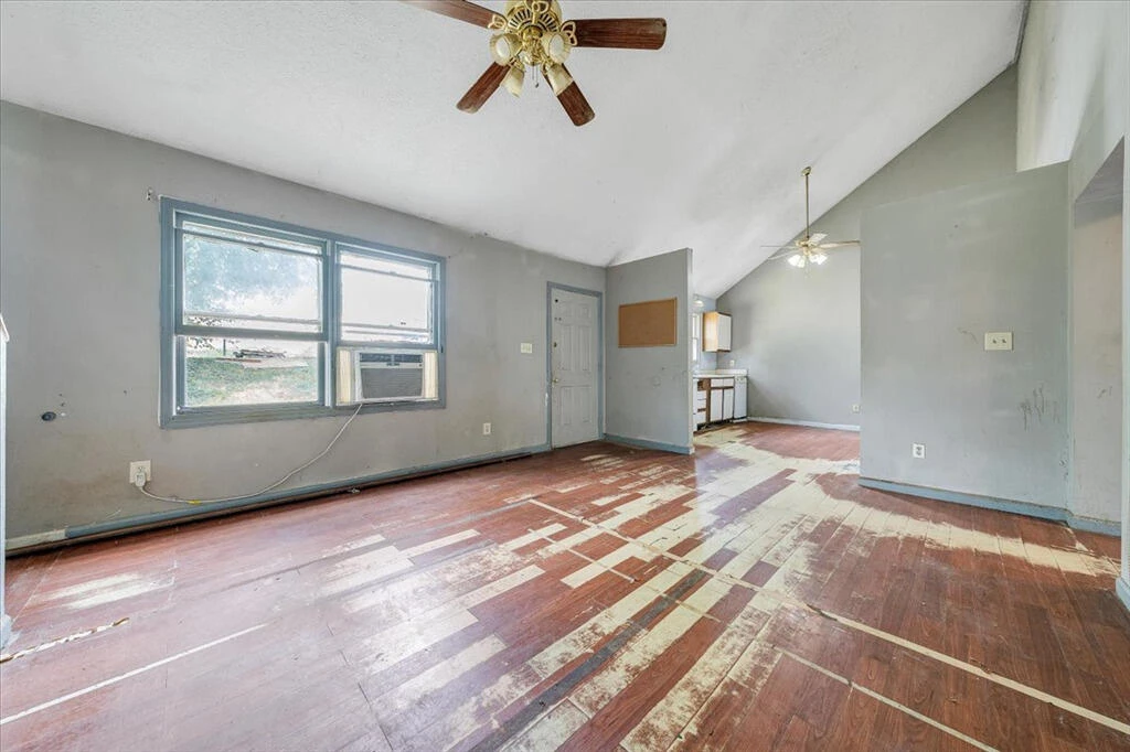 2321 Dunkirk AVE - Photo 4