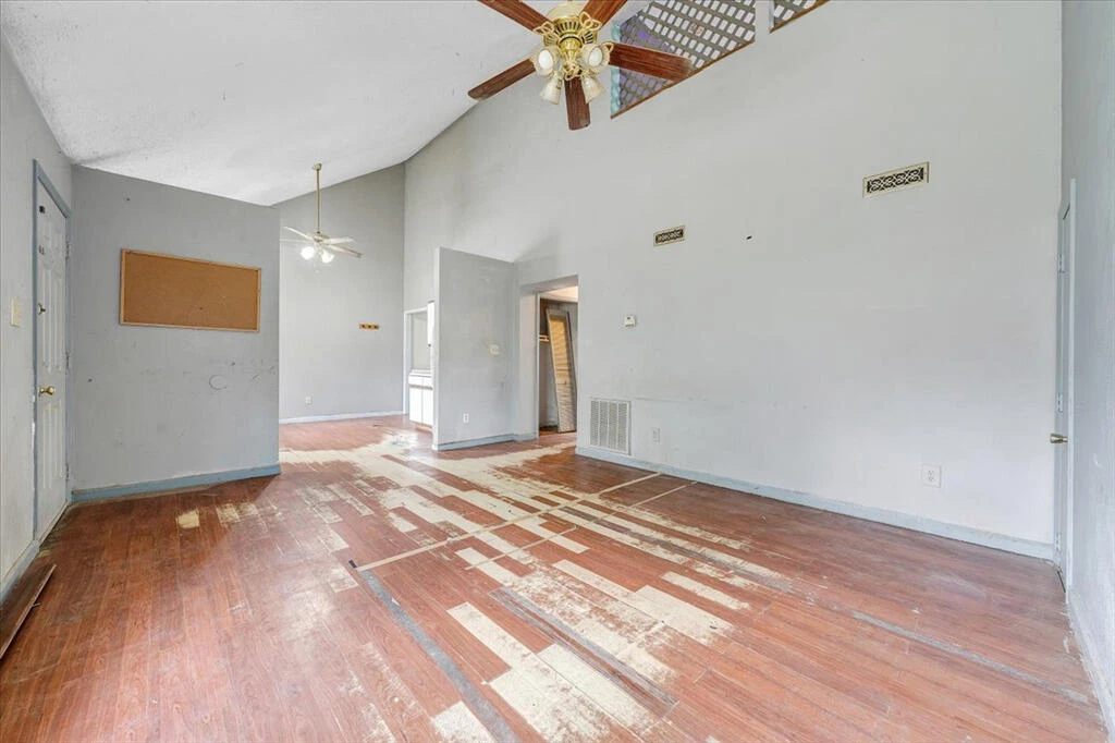 2321 Dunkirk AVE - Photo 5