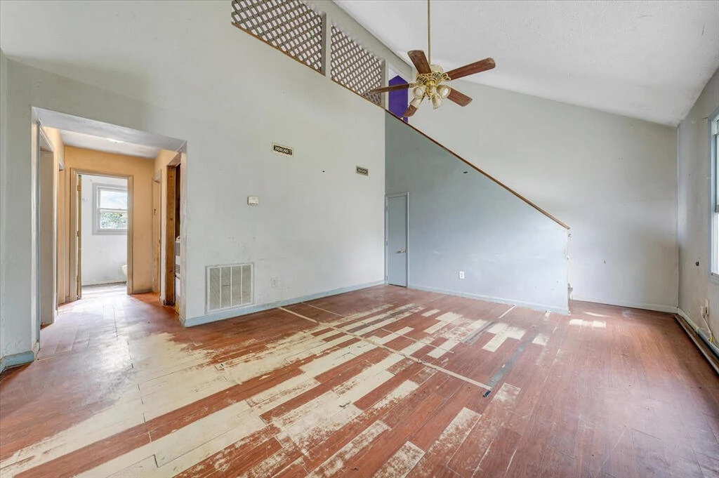 2321 Dunkirk AVE - Photo 6