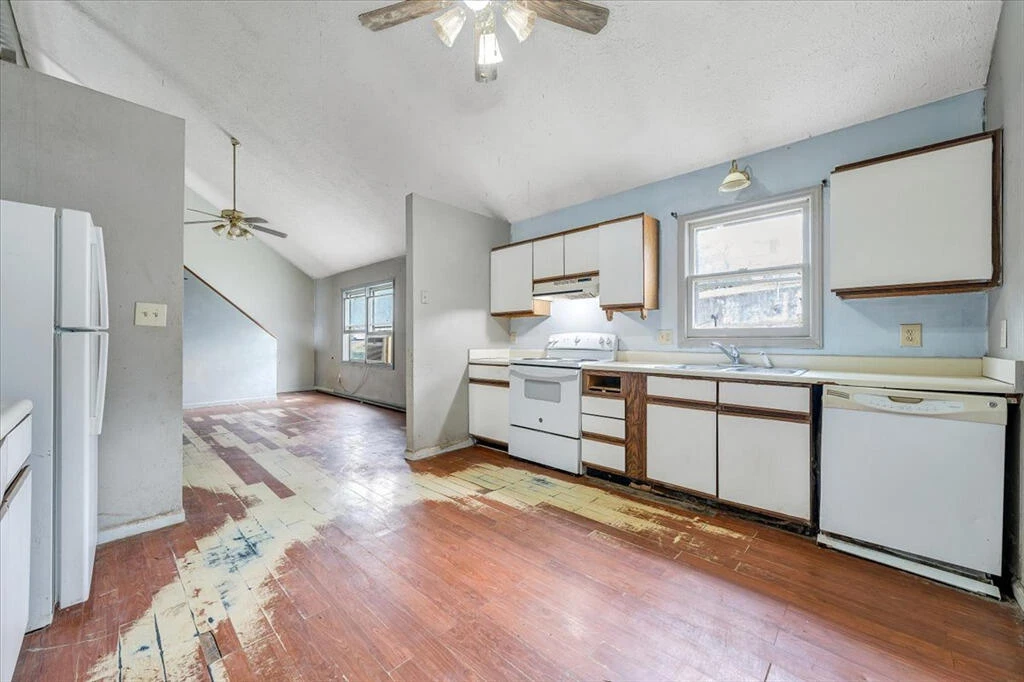 2321 Dunkirk AVE - Photo 8