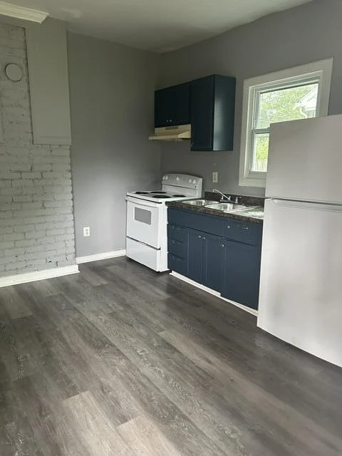 2001 Melrose AVE NW - Photo 5