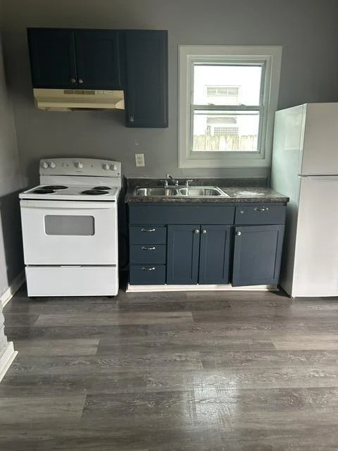 2001 Melrose AVE NW - Photo 6