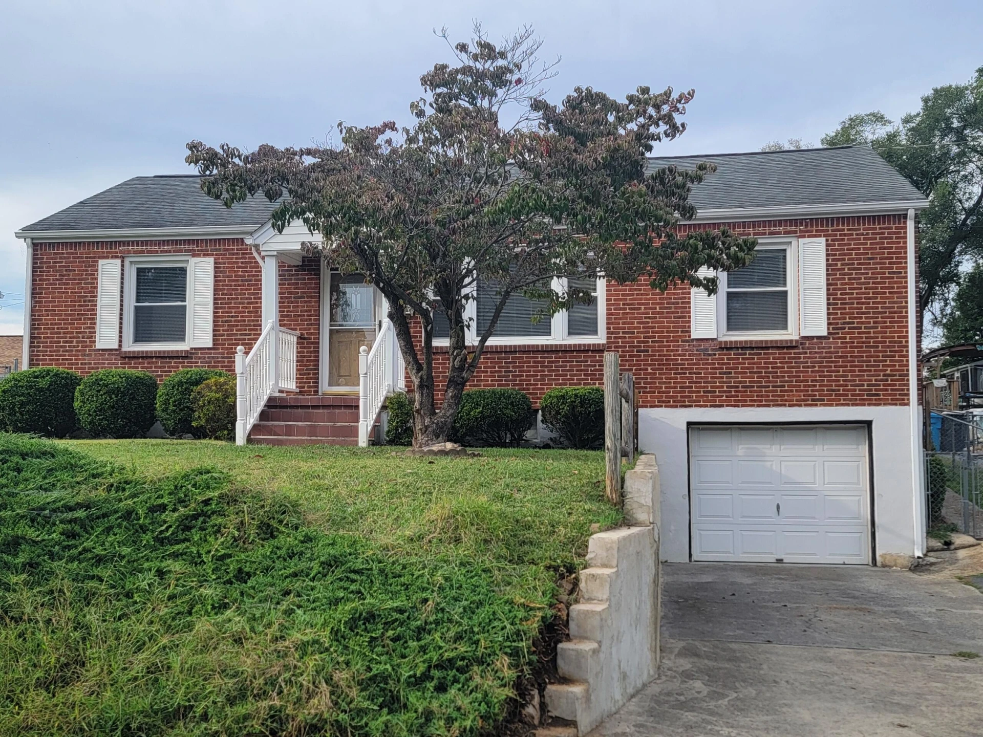 208 Wentworth AVE