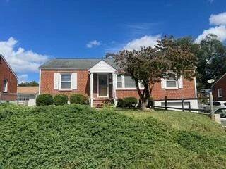 208 Wentworth AVE - Photo 3