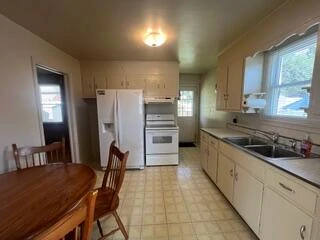 208 Wentworth AVE - Photo 7