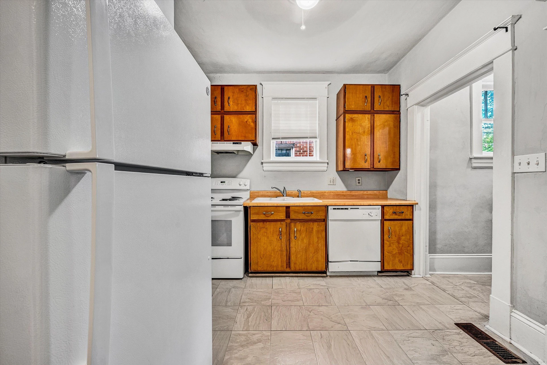 1506 Maple AVE - Photo 14