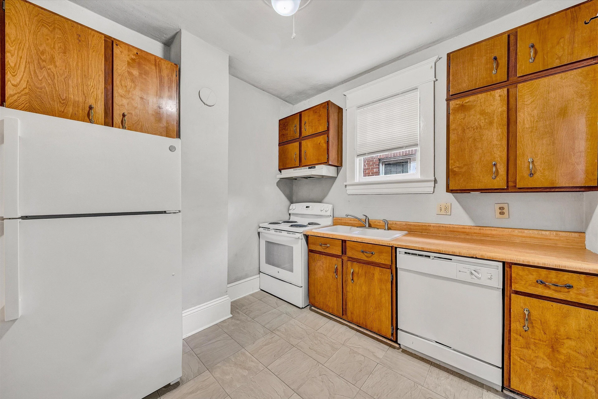 1506 Maple AVE - Photo 15