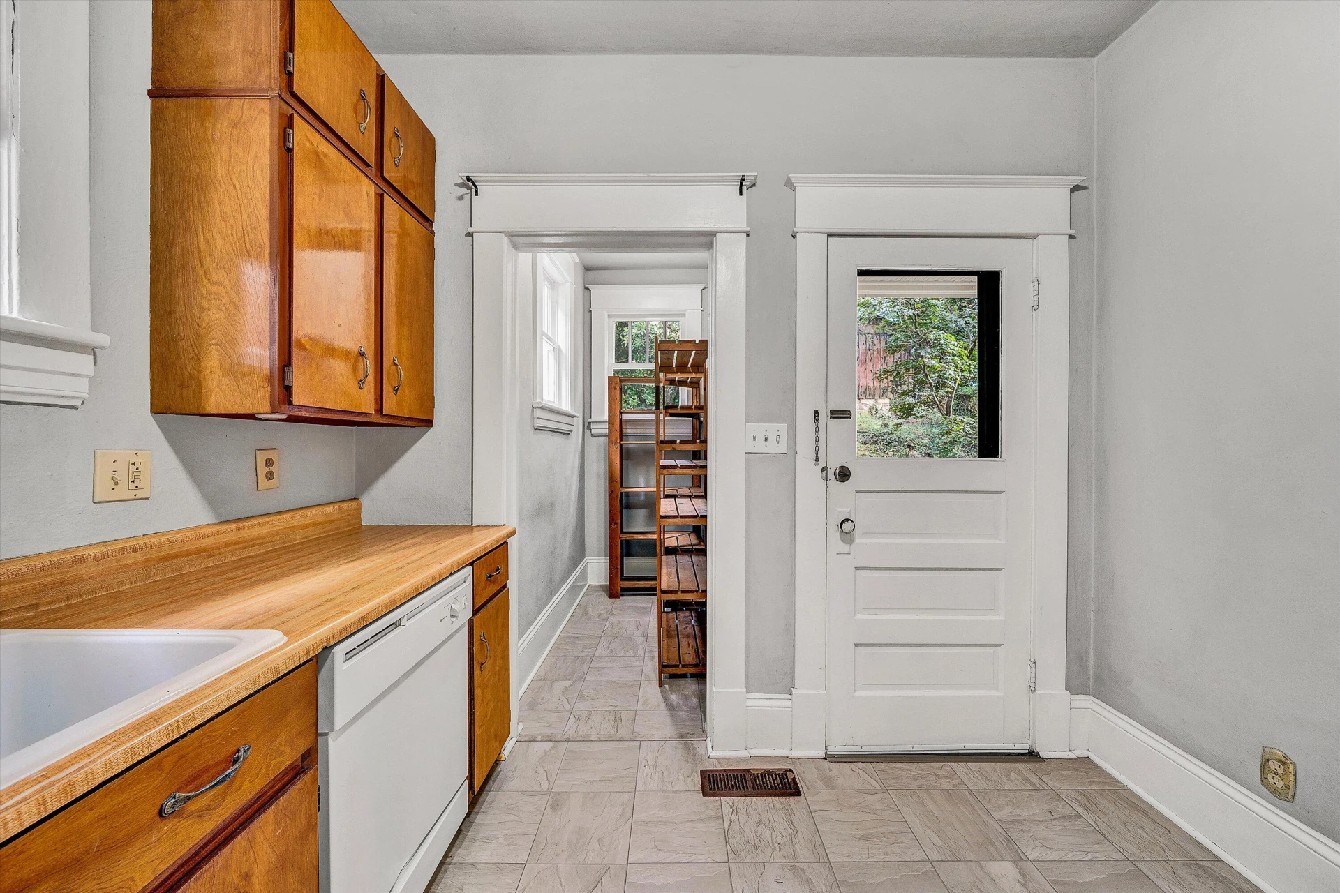 1506 Maple AVE - Photo 16