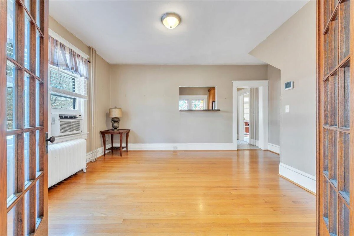 1533 Maiden LN - Photo 12