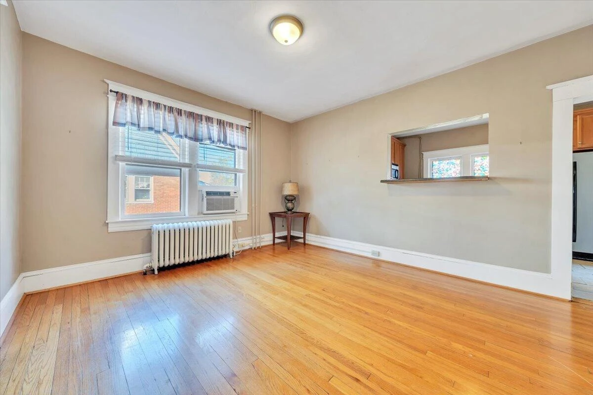 1533 Maiden LN - Photo 14