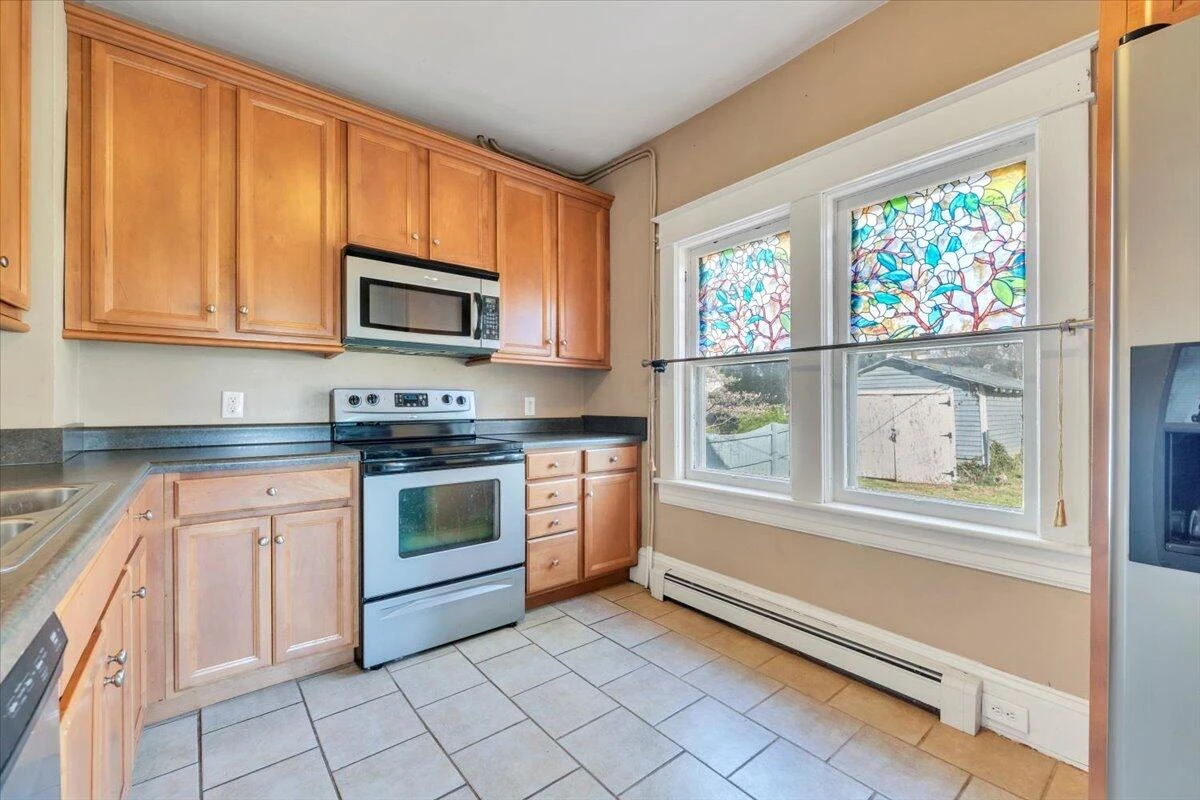 1533 Maiden LN - Photo 17