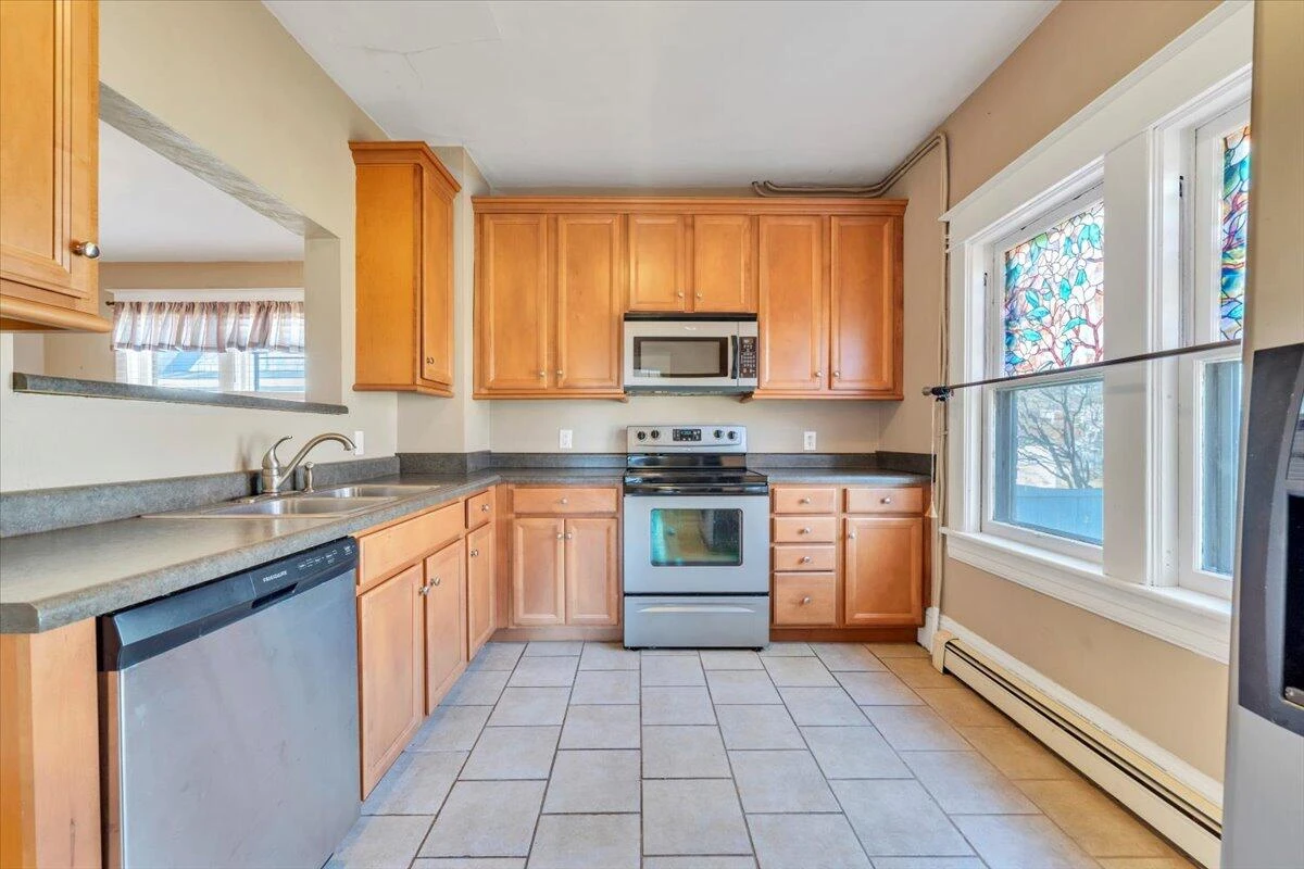 1533 Maiden LN - Photo 18