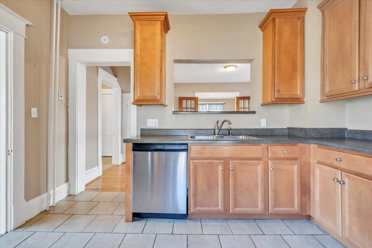 1533 Maiden LN - Photo 19
