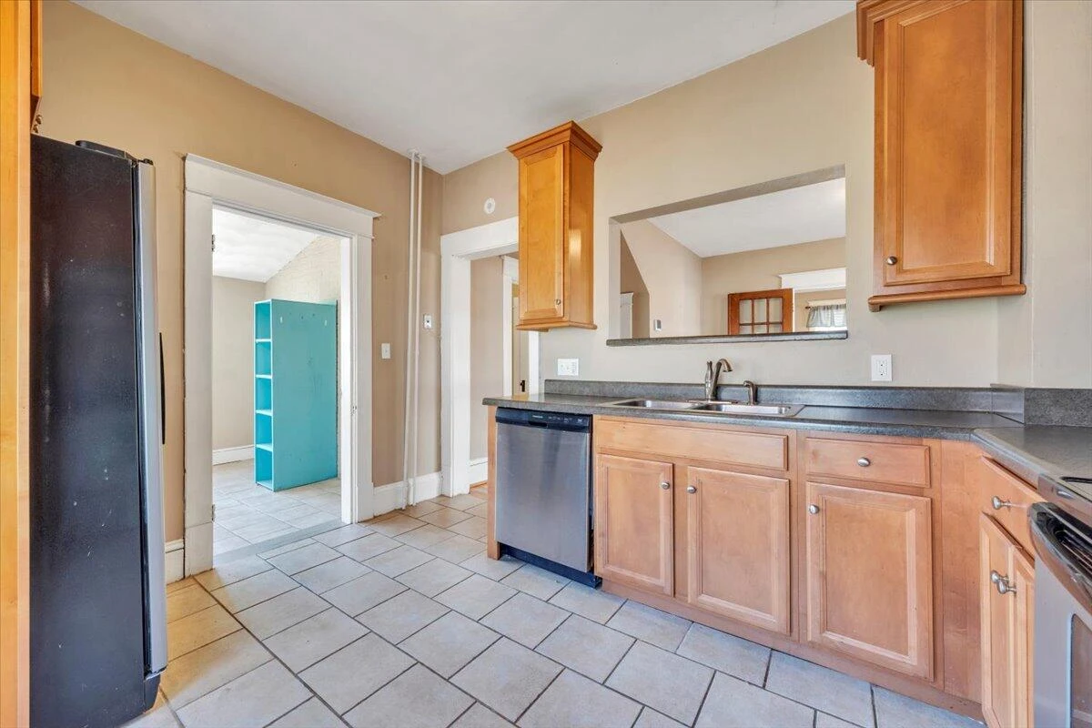 1533 Maiden LN - Photo 20