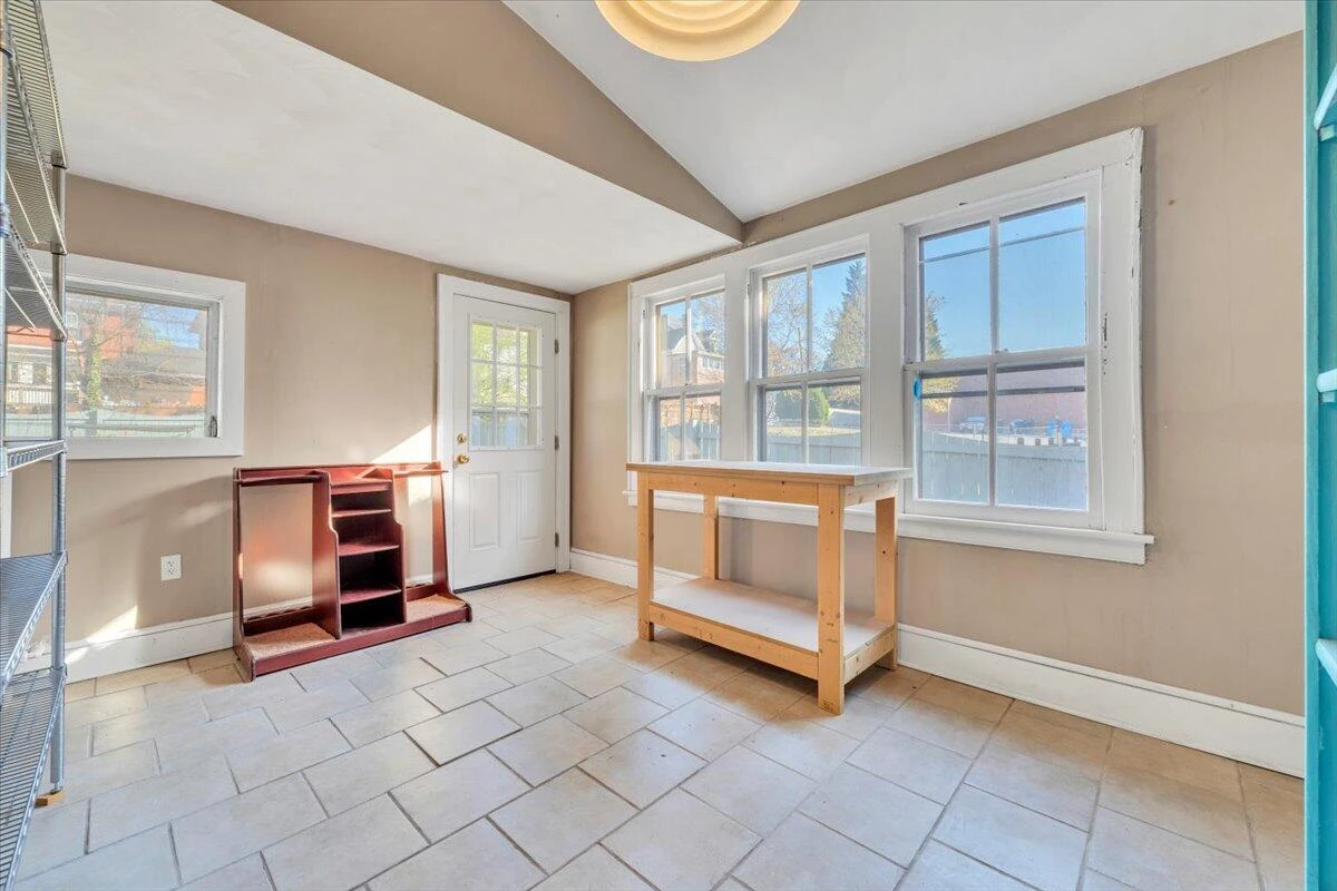 1533 Maiden LN - Photo 22