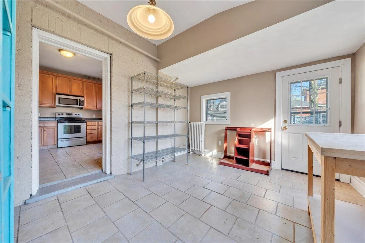 1533 Maiden LN - Photo 23