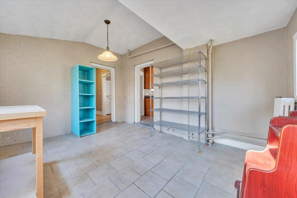 1533 Maiden LN - Photo 24
