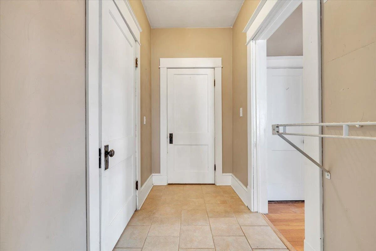 1533 Maiden LN - Photo 25