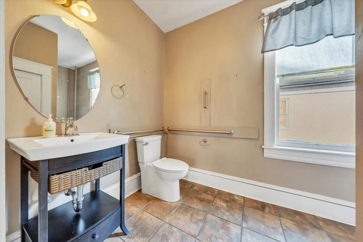 1533 Maiden LN - Photo 27