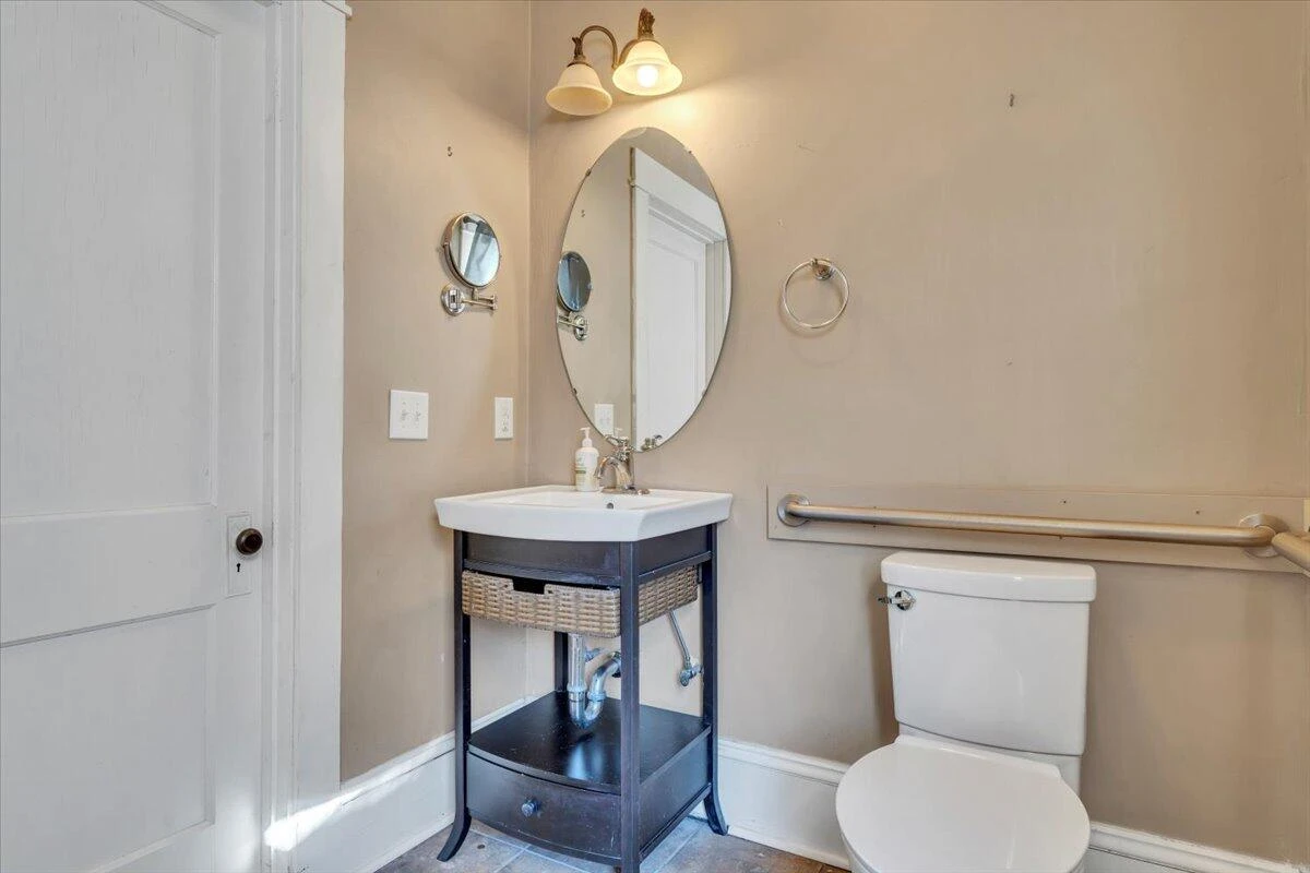 1533 Maiden LN - Photo 28