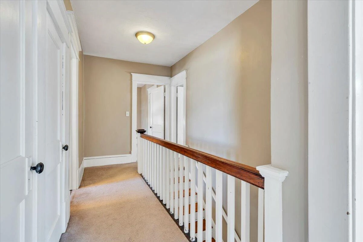 1533 Maiden LN - Photo 30