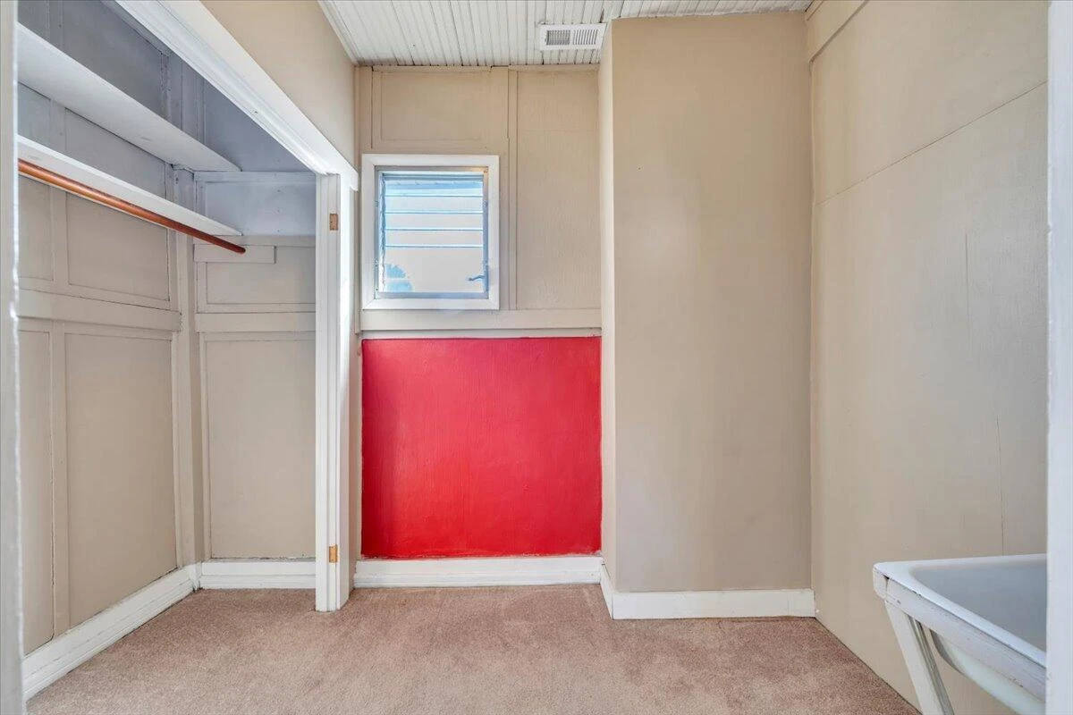 1533 Maiden LN - Photo 33