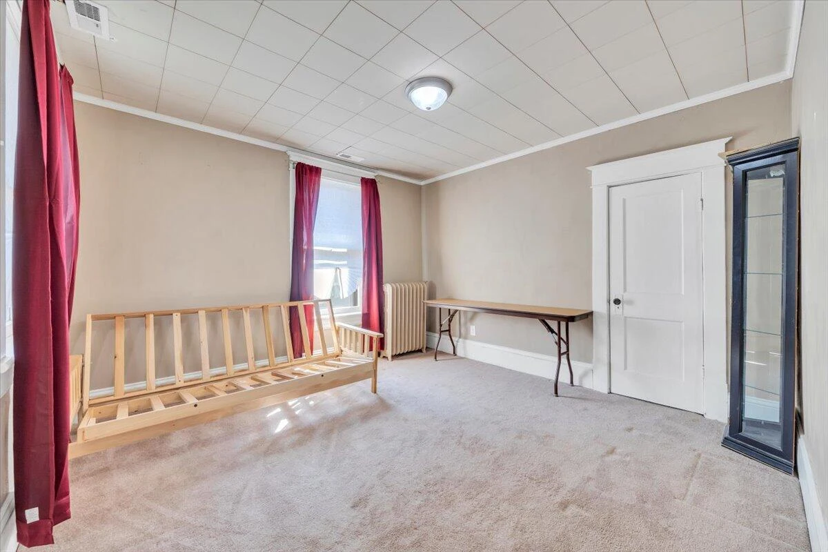 1533 Maiden LN - Photo 35