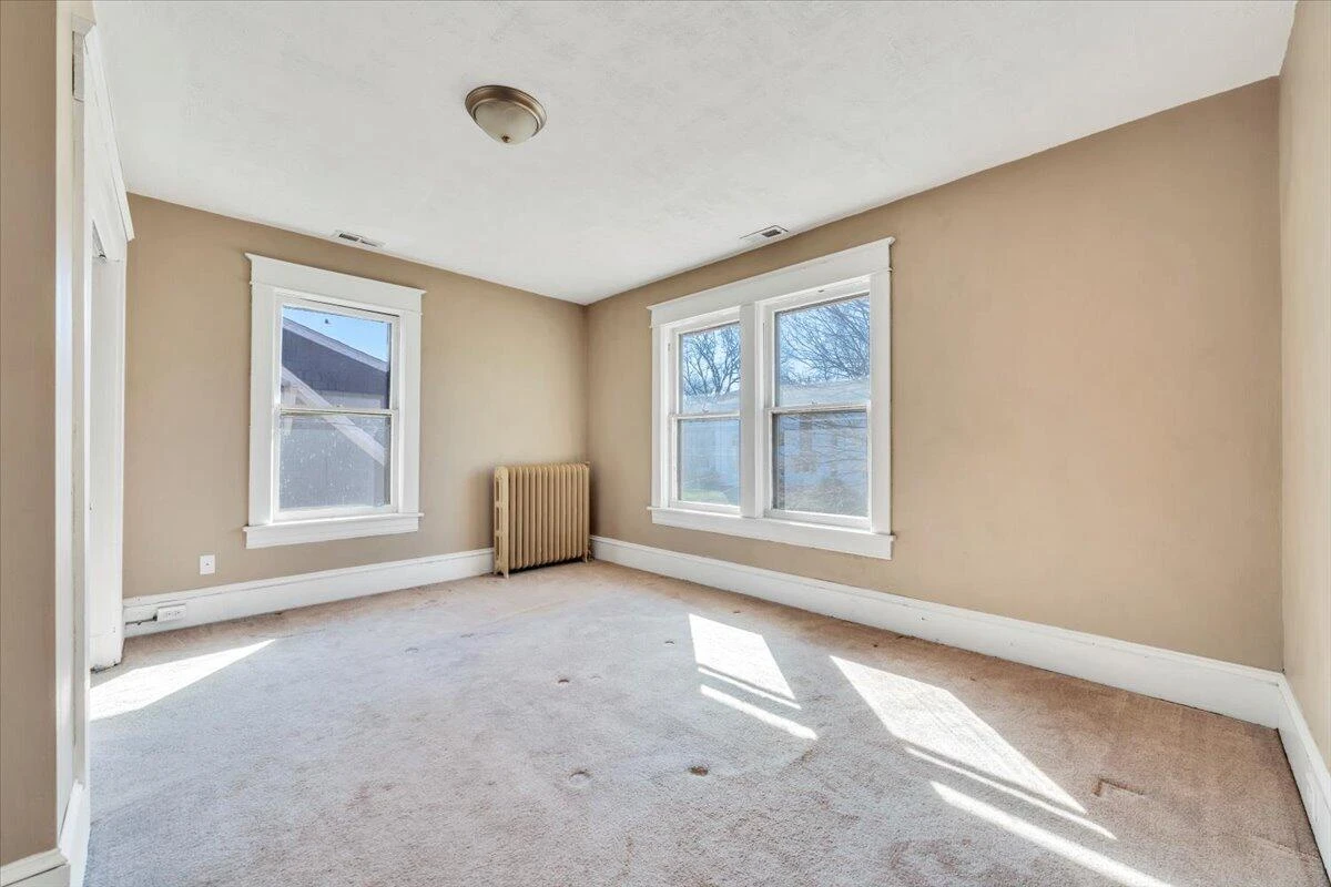 1533 Maiden LN - Photo 36