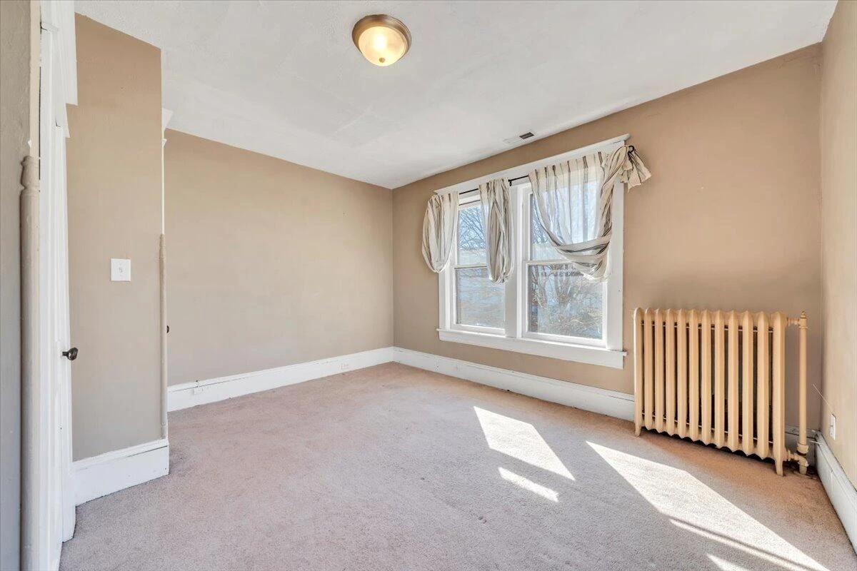 1533 Maiden LN - Photo 37
