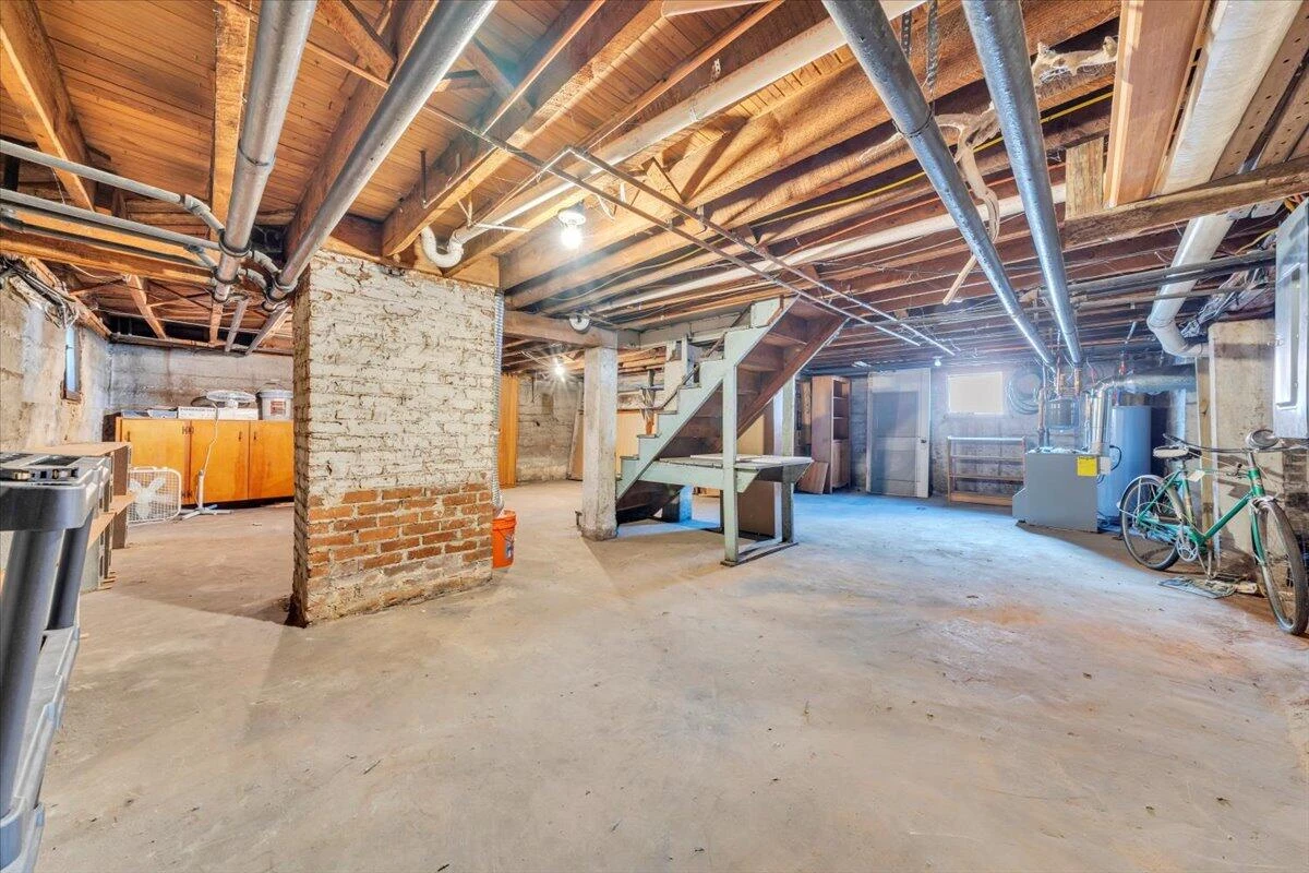 1533 Maiden LN - Photo 41