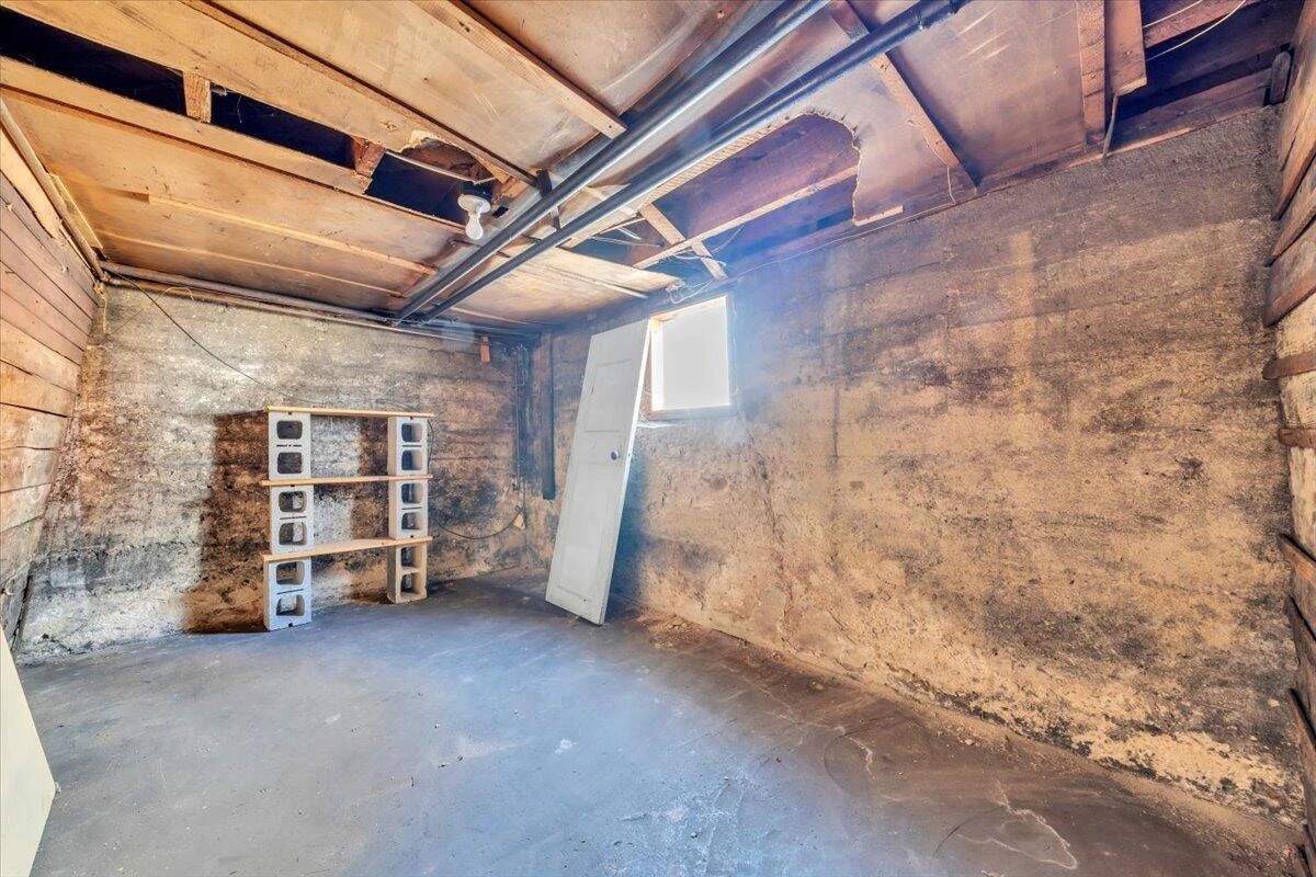 1533 Maiden LN - Photo 42