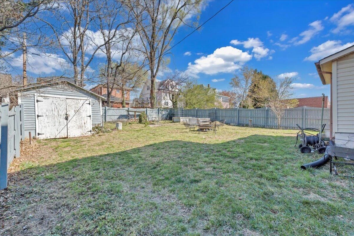 1533 Maiden LN - Photo 46