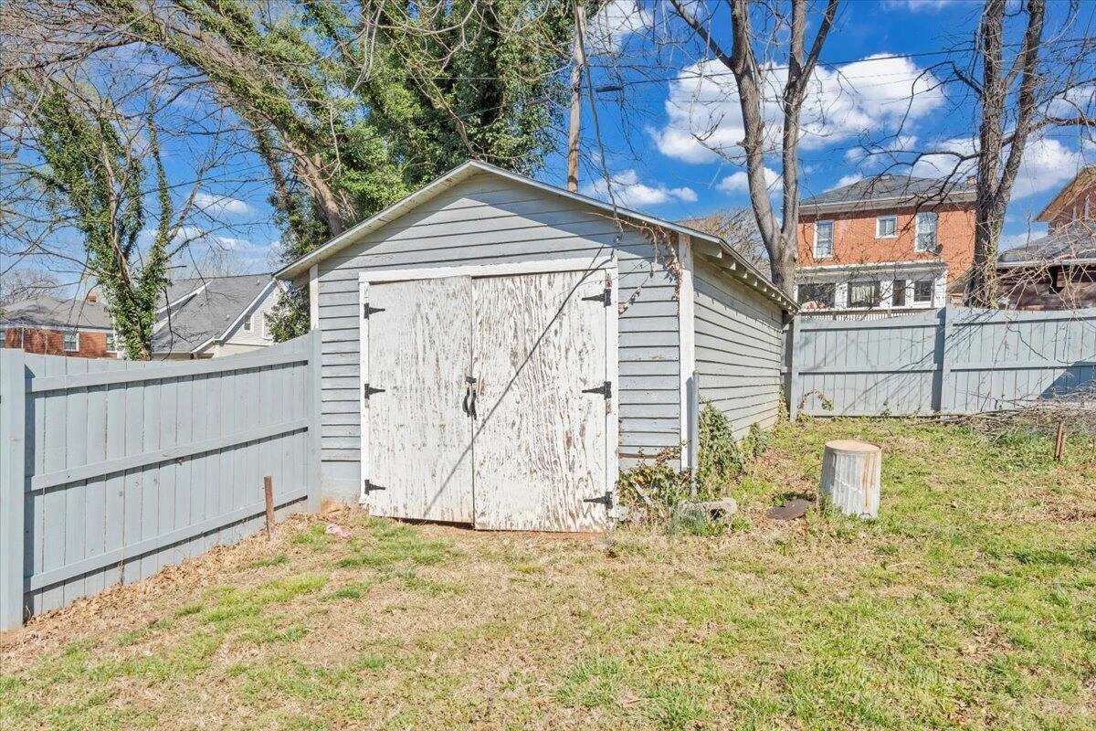 1533 Maiden LN - Photo 47